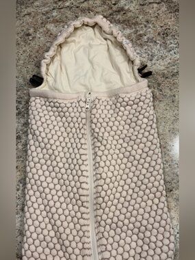 Joolz Essential Honeycomb Nest in Off White for Baby